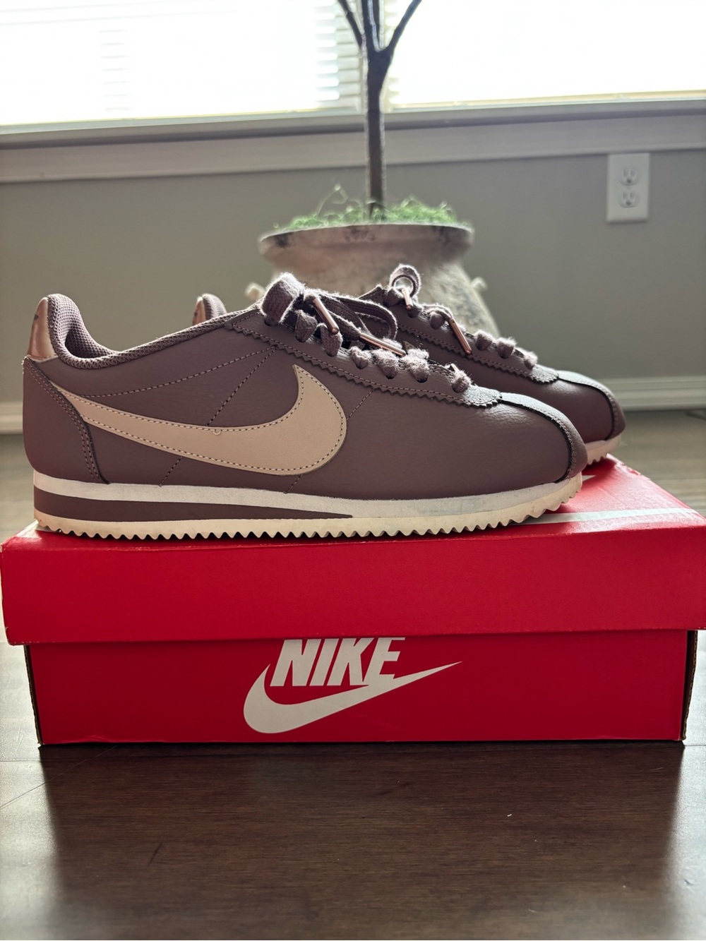 Nike Classic Cortez Leather Smokey Mauve Particle Beige AV4618-200 Sz. 7.5 w/Box